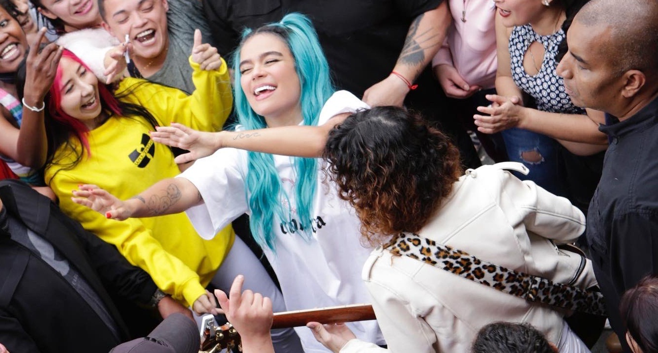 Karol G realiza concierto en una cárcel de mujeres en Colombia