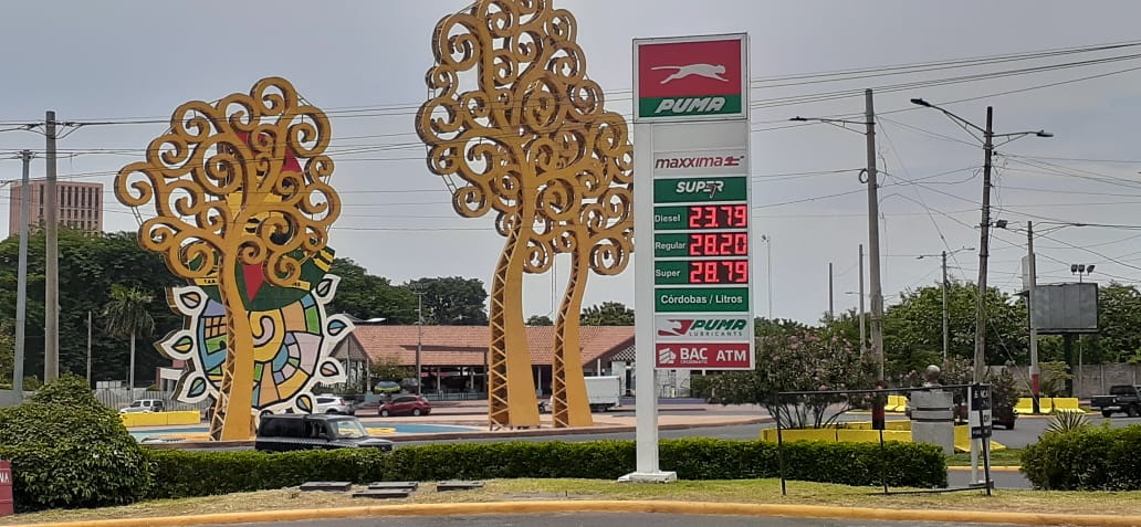 Disminuye precio de la gasolina súper y regular