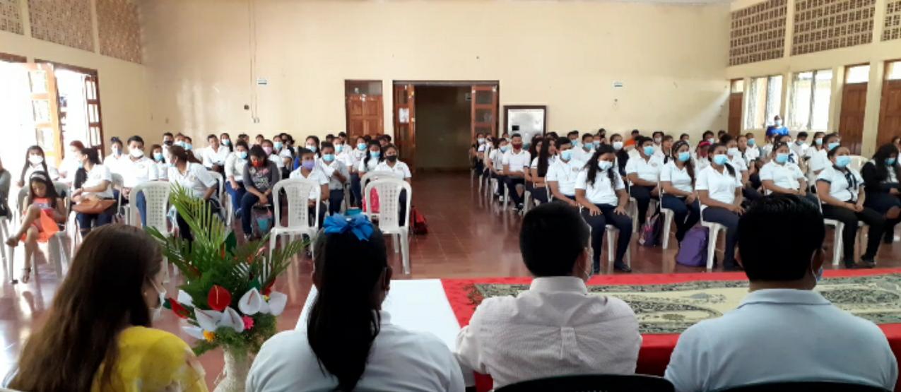 Estudiantes normalistas reciben bono estudiantil