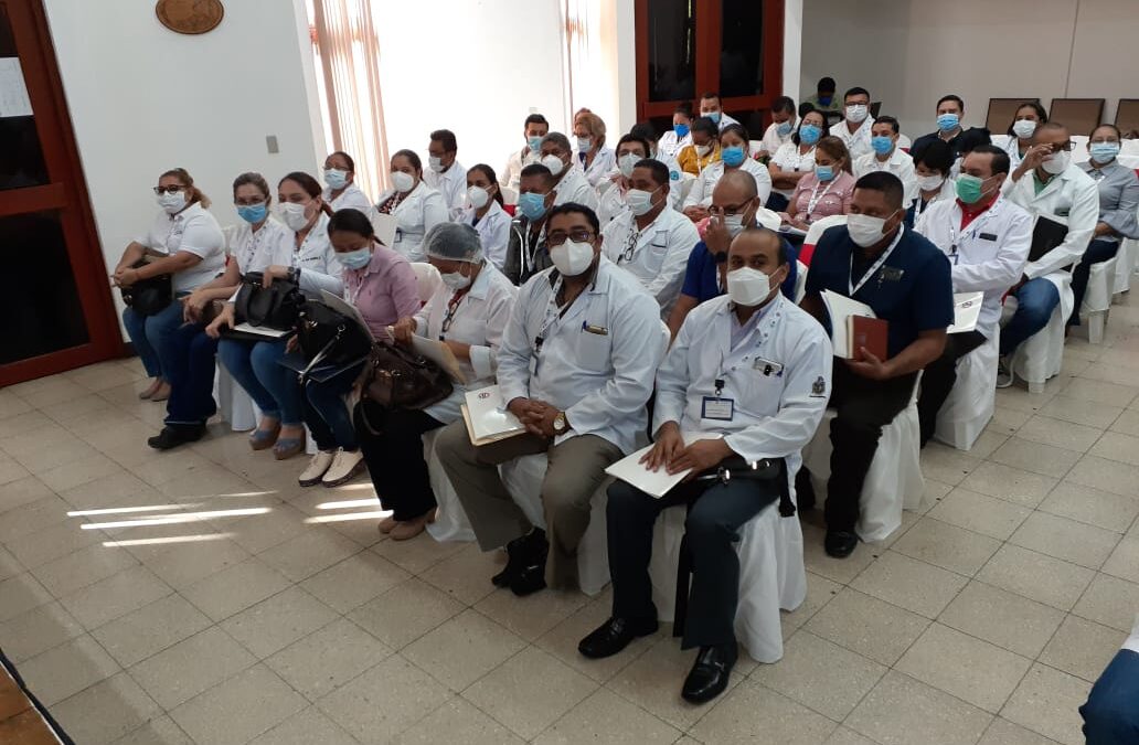 Médicos nicaragüenses cursan diplomado sobre gerencia hospitalaria