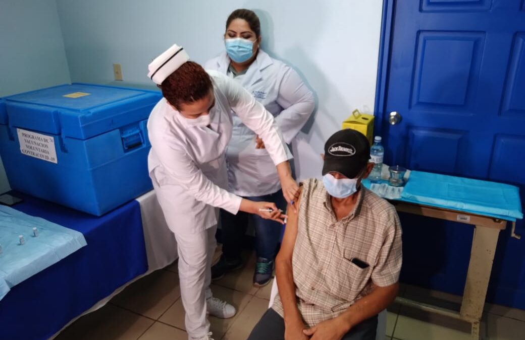 Llega al hospital Lenín Fonseca el programa de vacunación voluntaria contra la Covid-19