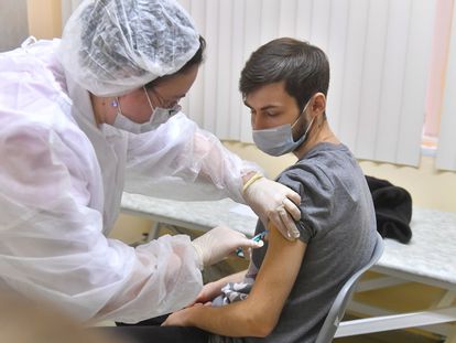 Austria cree volver a la normalidad en tres meses al adquirir la vacuna Sputnik V