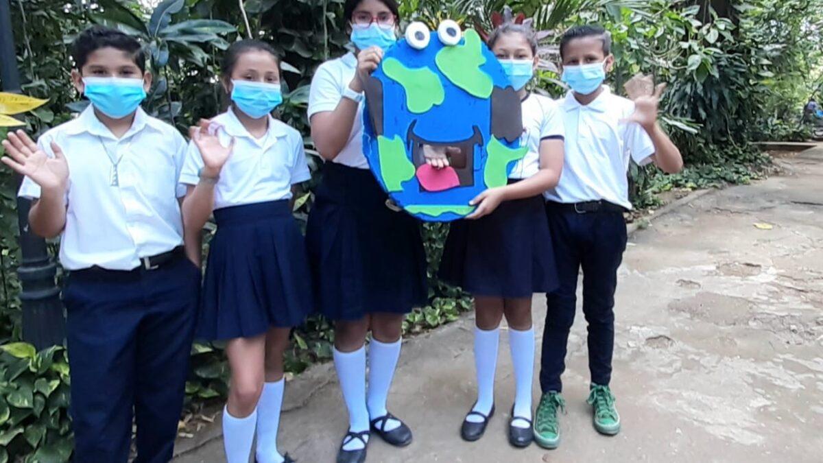 Niños celebran Día Mundial de la Tierra y aprenden a cuidar de ella