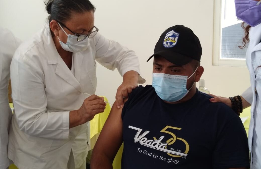 Peñas Blancas: trabajadores en primera línea de riesgo reciben vacuna contra la Covid-19