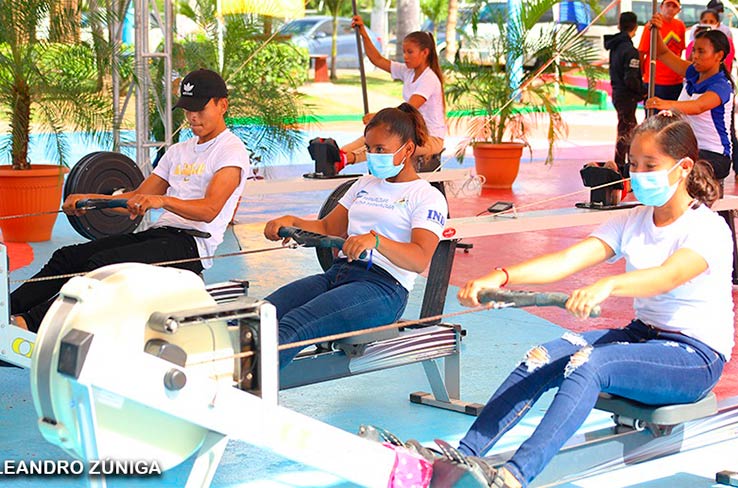 Desarrollan primer Torneo de Remo y Canotaje Bajo Techo en Managua