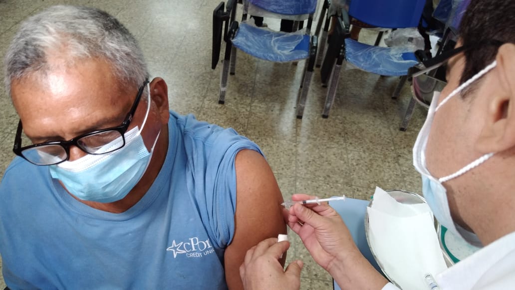 Pacientes nicaragüenses confían en la eficacia de las vacunas que aplican el Minsa