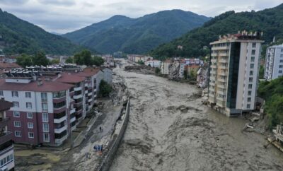 Autoridades continúan búsqueda de sobrevivientes tras inundaciones en Turquía