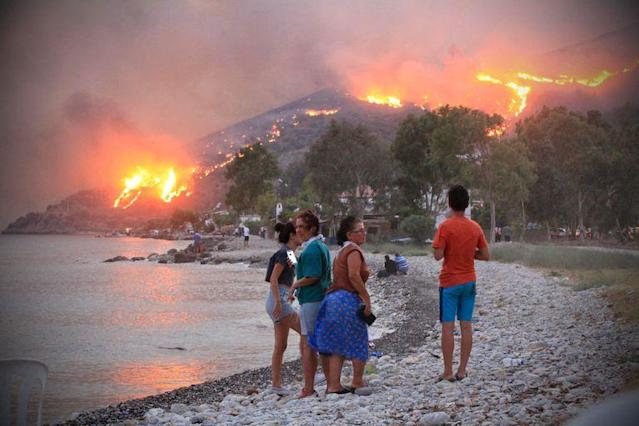 Fuerte ola de calor incrementa incendios forestales en Turquía, Grecia e Italia