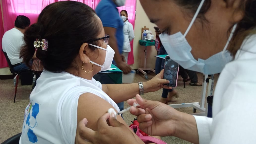 Nicaragüenses satisfechos con el servicio de vacunación voluntaria contra la Covid-19