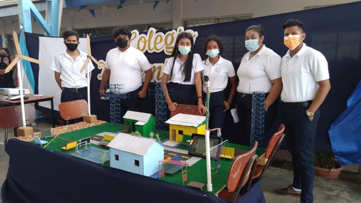 Estudiantes presentan proyectos en Feria de Investigación e Innovación Científica