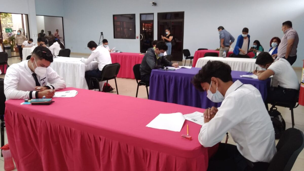 Alumnos de secundaria participan en Certamen Nacional «Mejor Estudiante 2021»
