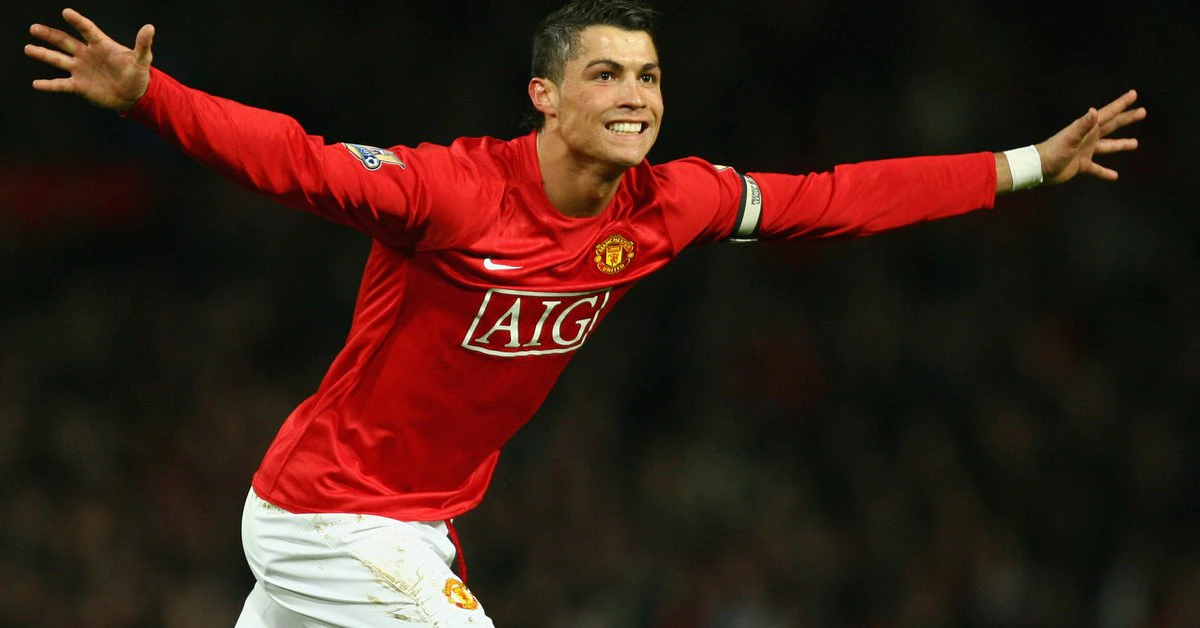 Cristiano Ronaldo regresa a Manchester con un contrato de dos años