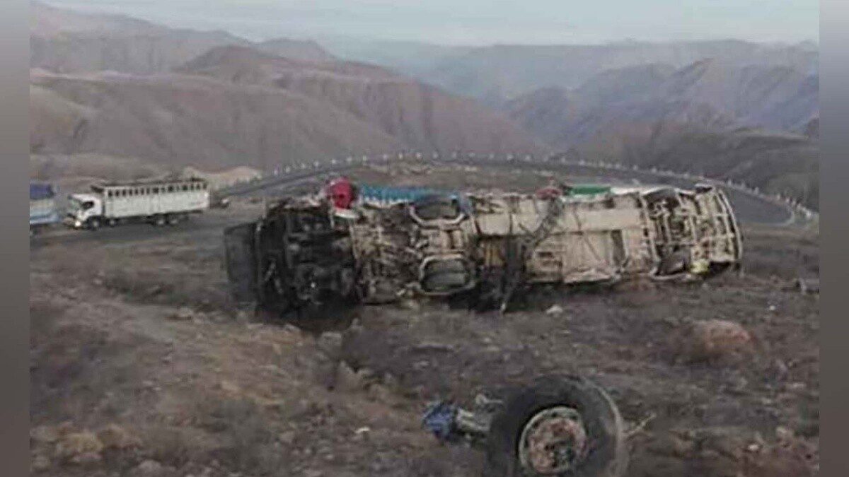 Perú: autobús cae a un precipicio y deja 17 personas fallecidas