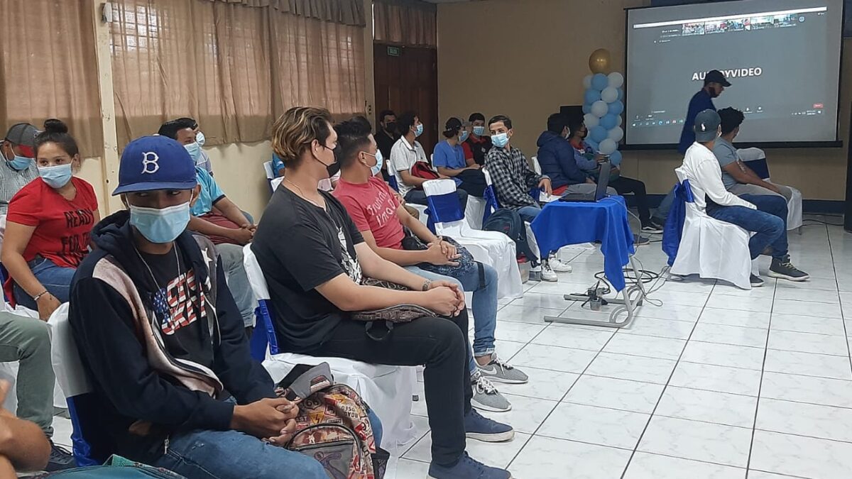 Estudiantes de los Tecnológicos de Nicaragua saludan aniversario de la Alfabetización