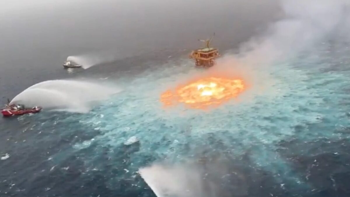 Al menos 5 heridos deja incendio en plataforma petrolera en el Golfo de México