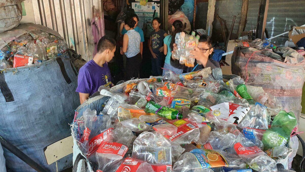 Gobiernos locales trabajan para mejorar los centros de acopio para residuos