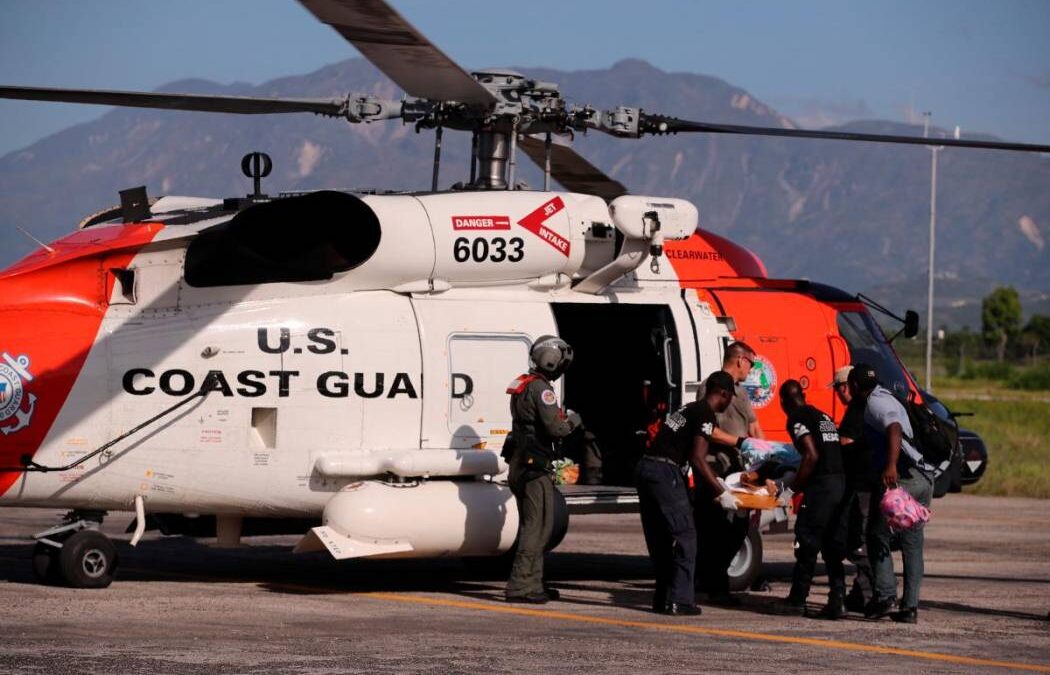 Ocho helicópteros son enviados por Estados Unidos para labores de rescate en Haití