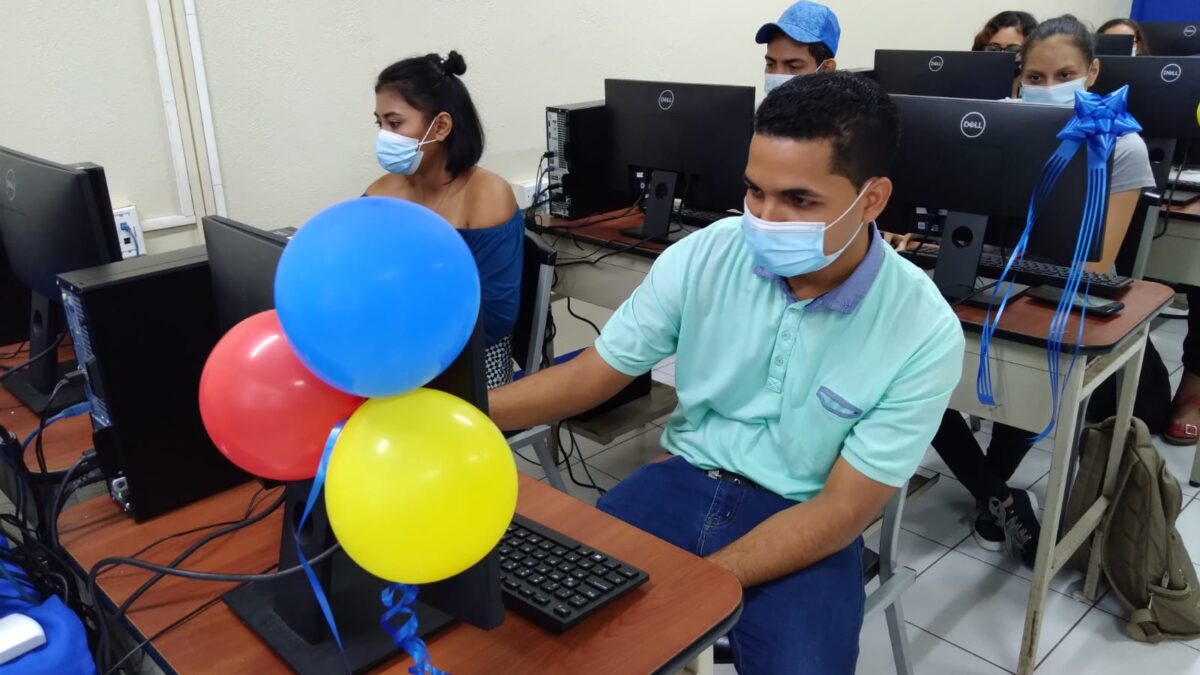 Inauguran centro de computación en el Tecnológico Hugo Chávez de Managua