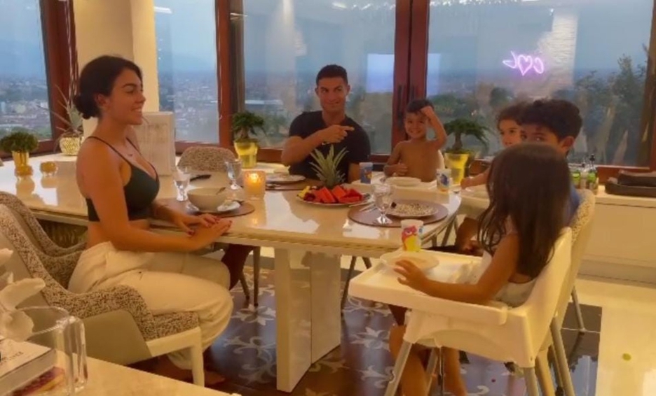Cristiano Ronaldo y su familia cantan canciones de Beyoncé antes de comer
