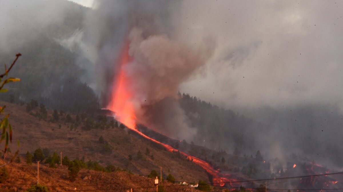 Erupción del volcán La Palma mantiene en alerta autoridades en Italia