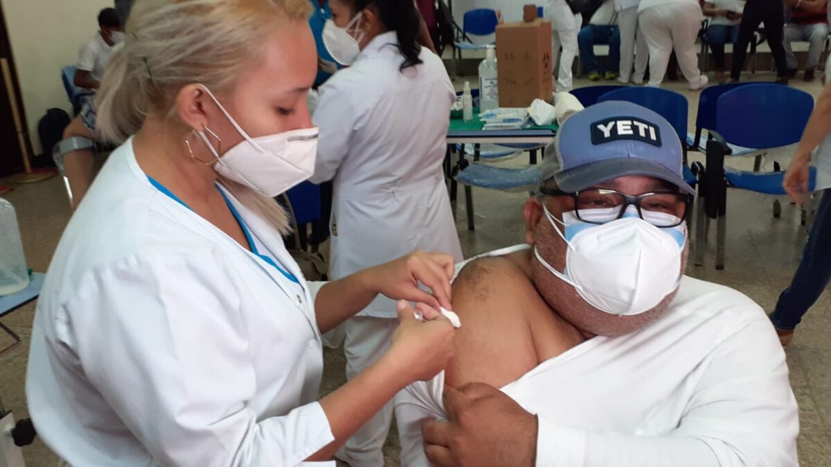 Nicaragüenses continúan vacunándose voluntariamente contra la Covid-19