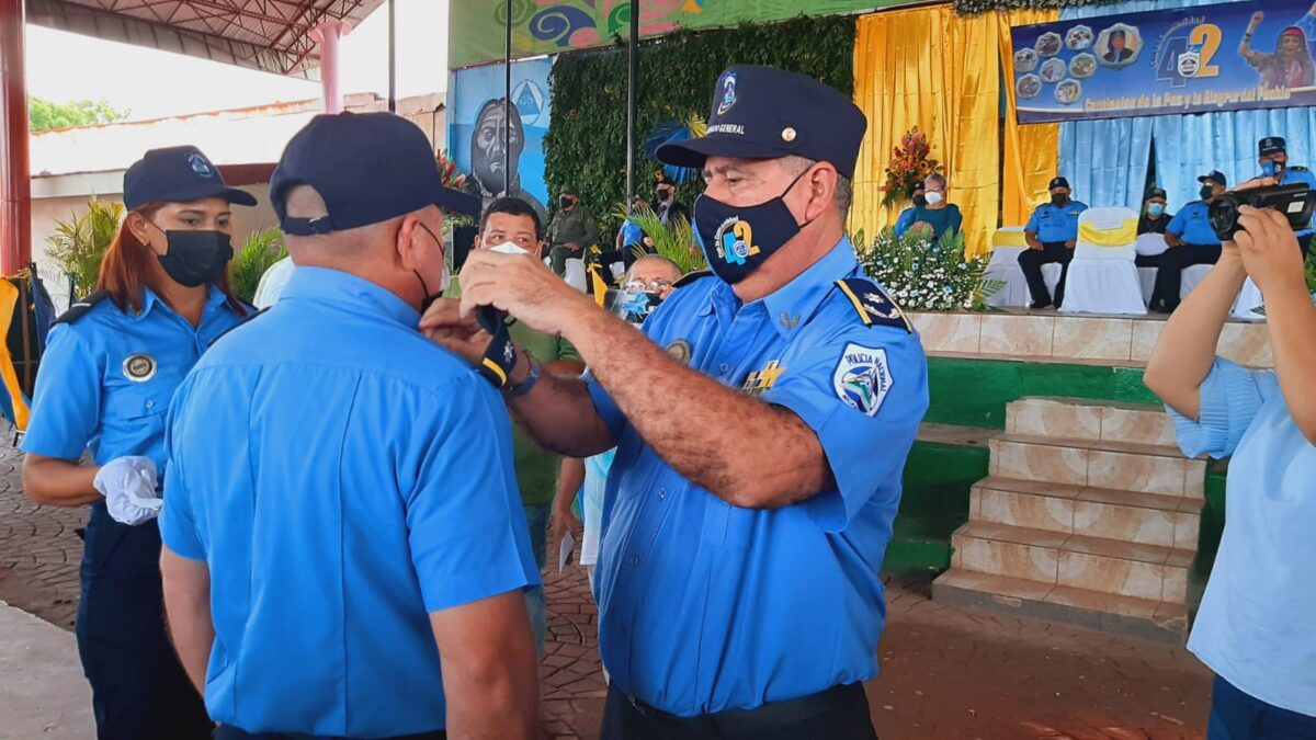 Chinandega: 81 oficiales de la policía son ascendidos en diferentes grados