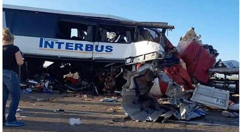 13 personas fallecidas y 25 heridos deja accidente de tránsito en México