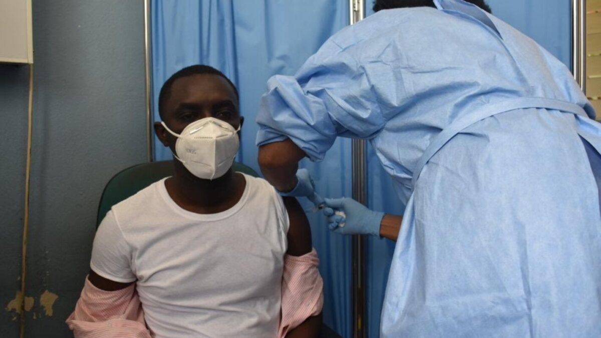 Proceso de vacunación contra la Covid-19 avanza a paso lento en Haití