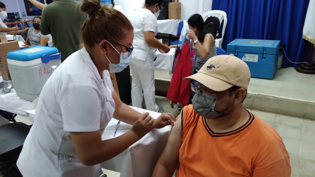 Continúa jornada nocturna de vacunación en los puestos habilitados de Managua