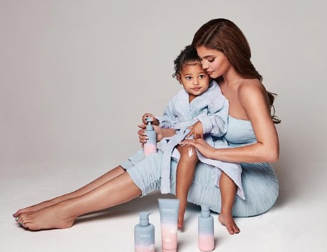 ¿Será que Kylie Jenner ya reveló el sexo de su próximo bebé?