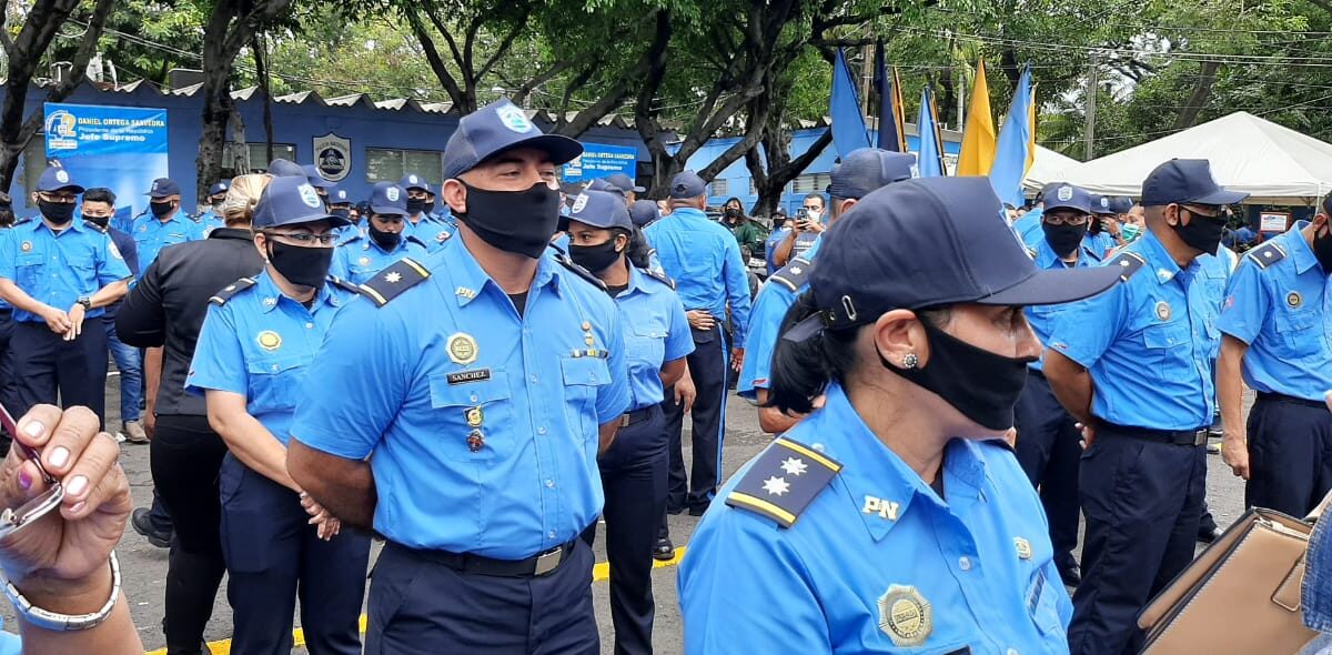 Oficiales de policía de Managua, reciben ascensos en grado