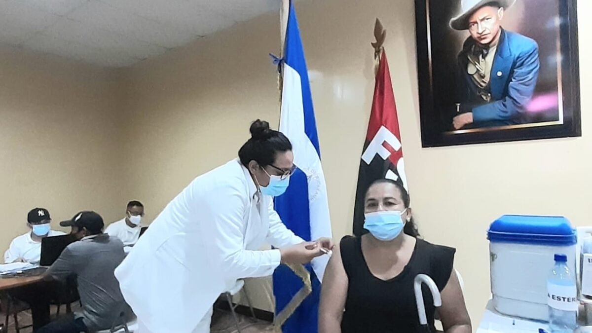 Intensifican vacunación para mayores de 30 años en Nicaragua