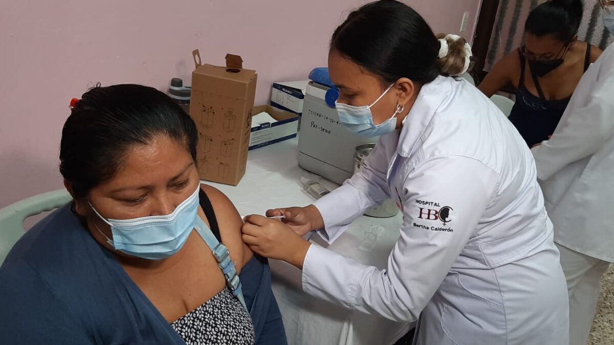 Continúa aplicación de vacunas contra la Covid-19 en Managua