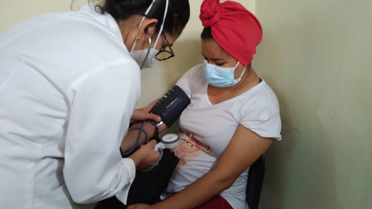 Embarazadas acuden masivamente a vacunarse contra la Covid-19 en Nicaragua