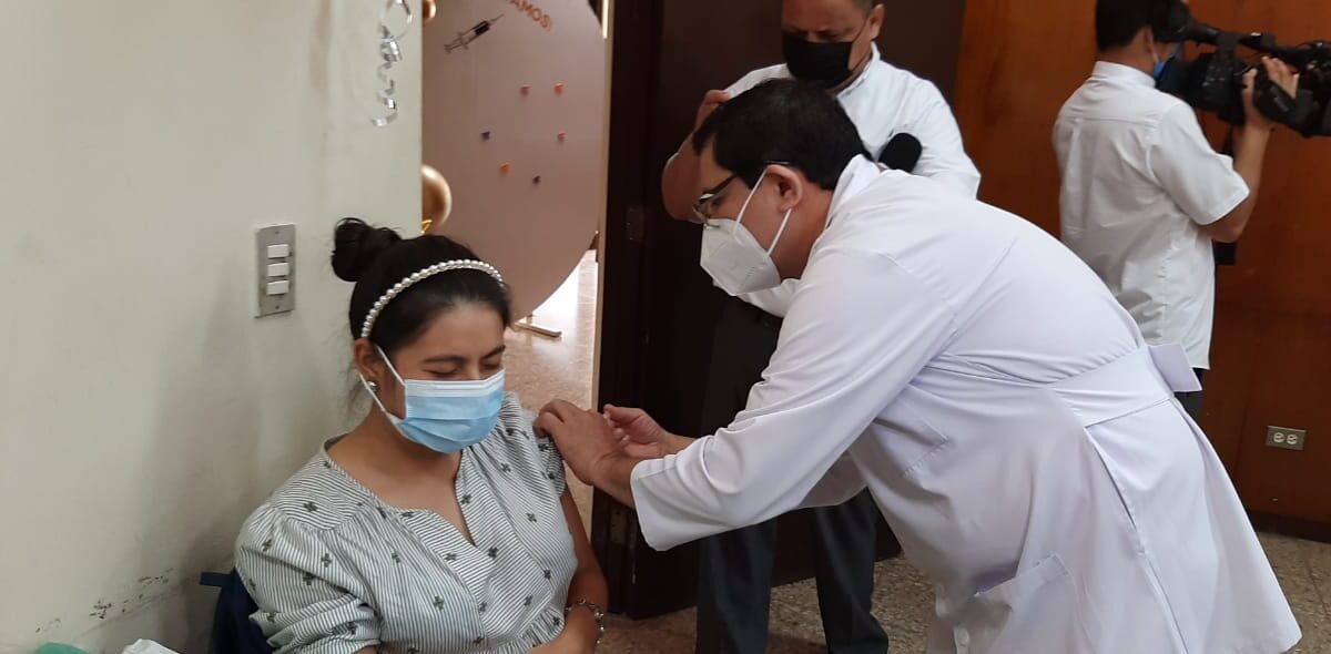 Managua: ordenado proceso de vacunación a embarazadas y puérperas