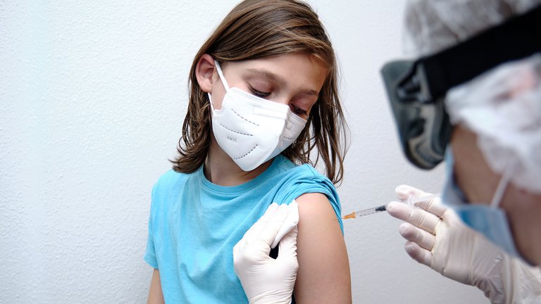 Ecuador empezará la vacunación anticovid a niños desde los 6 años