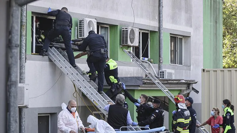Nueve pacientes pierden la vida tras incendio en un hospital en Rumanía