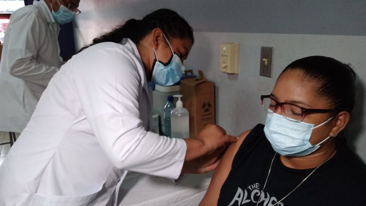 Masiva participación de personas en vacunación contra la Covid-19 en Ciudad Sandino