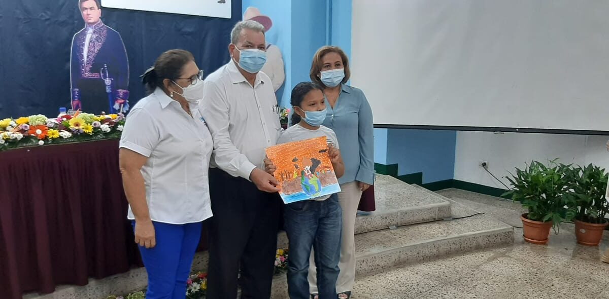 Premian los mejores dibujos elaborados por estudiantes de toda Nicaragua