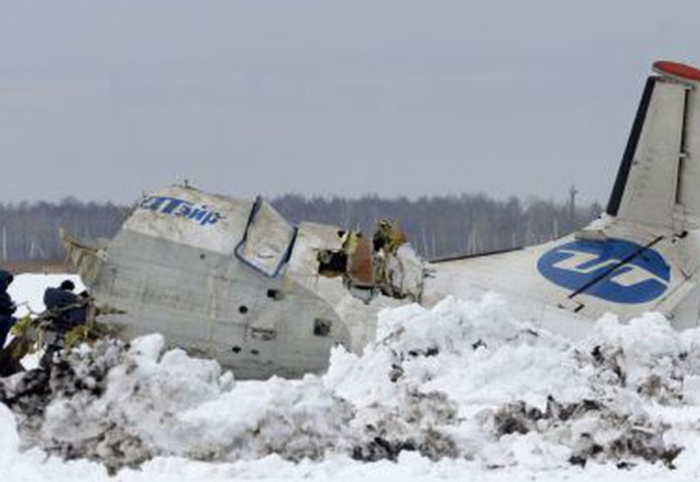Al menos 7 personas muerta deja accidente aéreo en Siberia