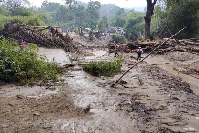 Al menos 6 muertos deja derrumbe de lodo y piedras en Colombia