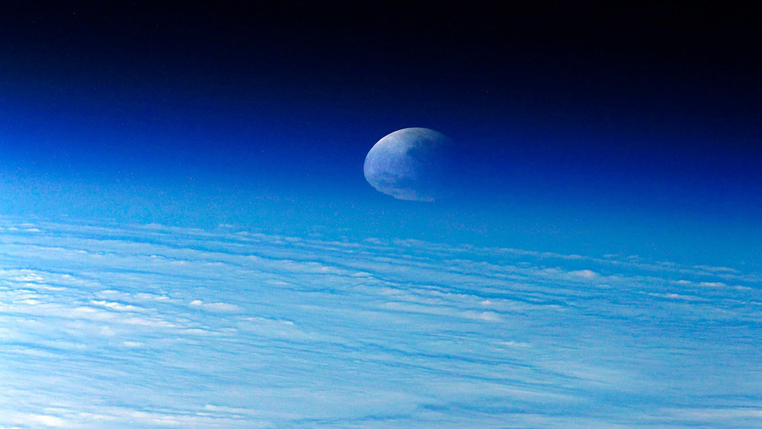 Captan imágenes del eclipse lunar más largo del siglo