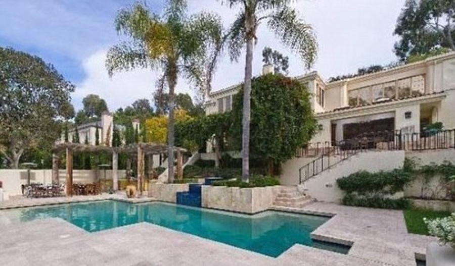 Casa donde vivió Schwarzenegger es vendida en un precio muy reducido