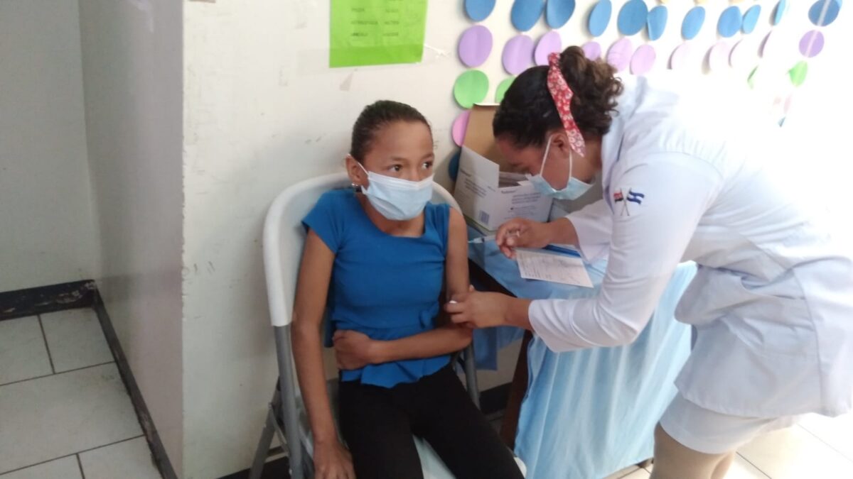 Continúa jornada de vacunación durante vacaciones en Managua