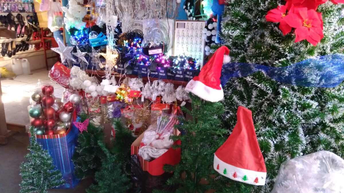 Artículos navideños mantienen sus precios en el mercado de Ciudad Sandino