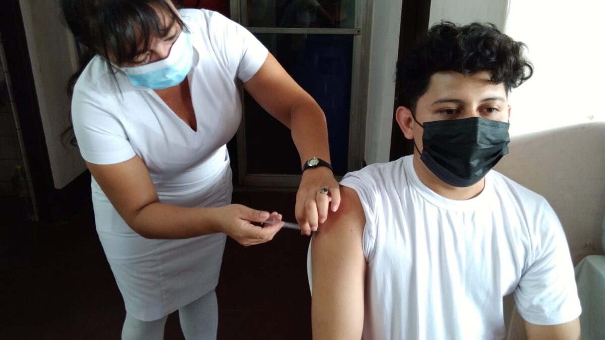 Habitante del municipio de Ciudad Sandino se vacunan contra la Covid-19