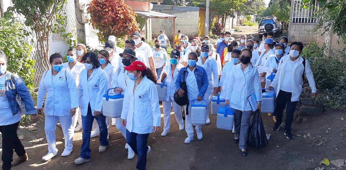 Brigadas de vacunación contra la Covid-19 recorren barrios de Managua