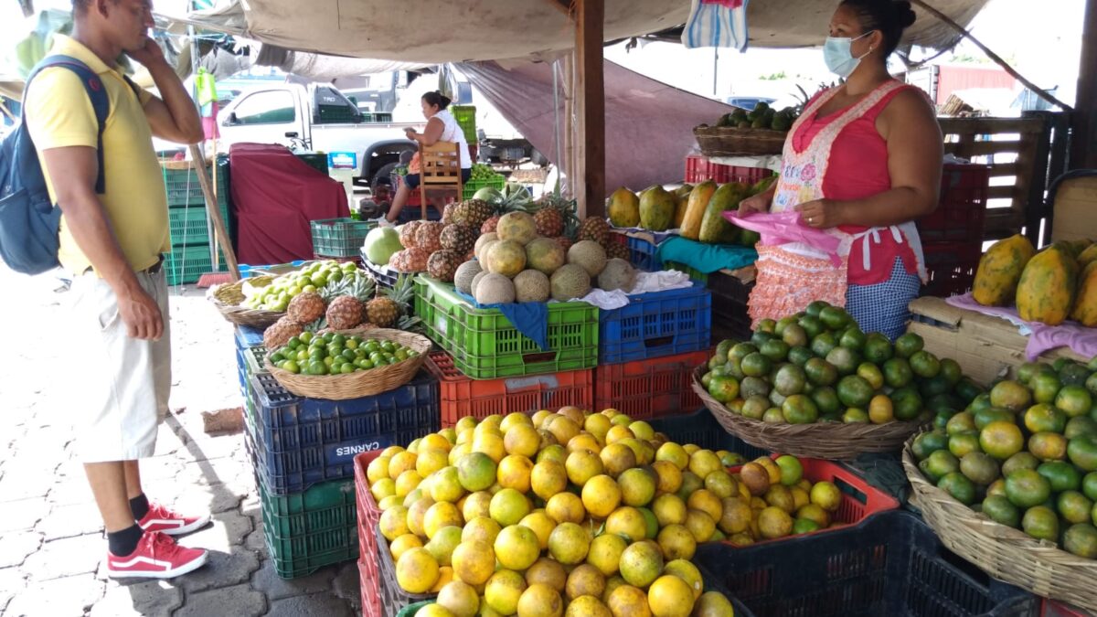 Frutas y verduras frescas abundan en el mercado Mayoreo