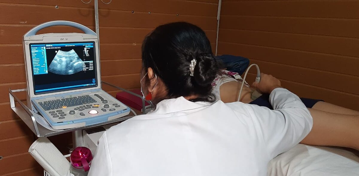 Familias del barrio Jorge Casalí aprovechan servicios de clínicas móviles