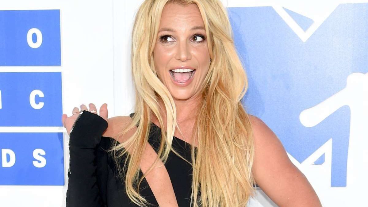 Britney Spears pospone planes de boda hasta recuperar tutela de su hijo